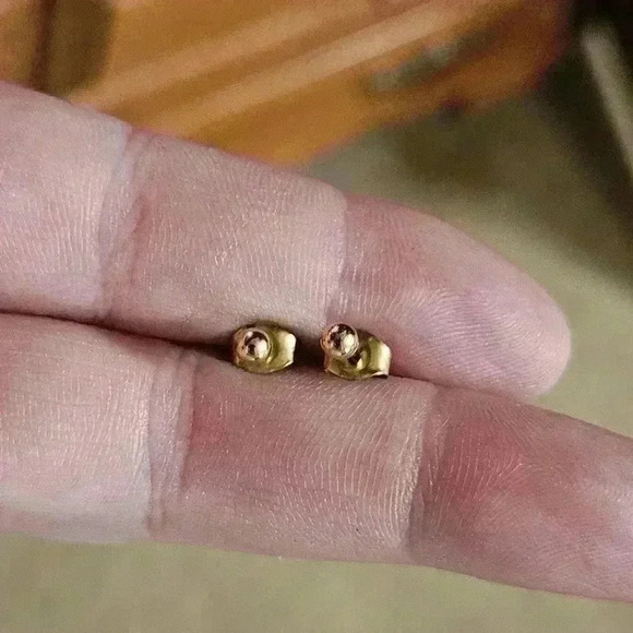 Tiny gold studs! - Picture 2 of 3